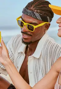 Óculos de Sol Amarelo - Bananinha Carioca - imagem 4