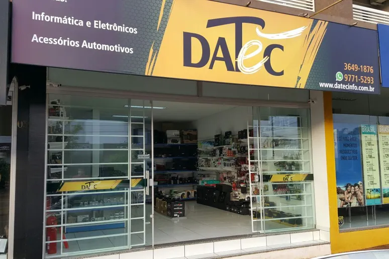 Fachada da loja Palotina / PR