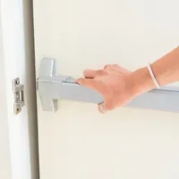 Como escolher uma barra antipânico para portas de saída de emergência