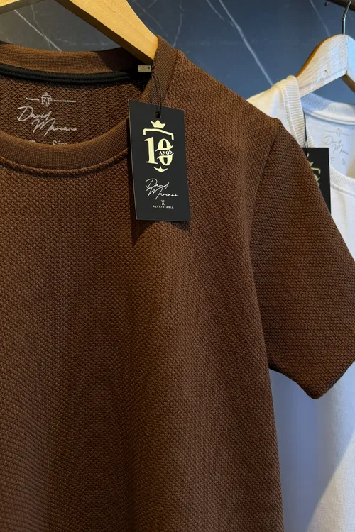 Camiseta Marrom Estruturada