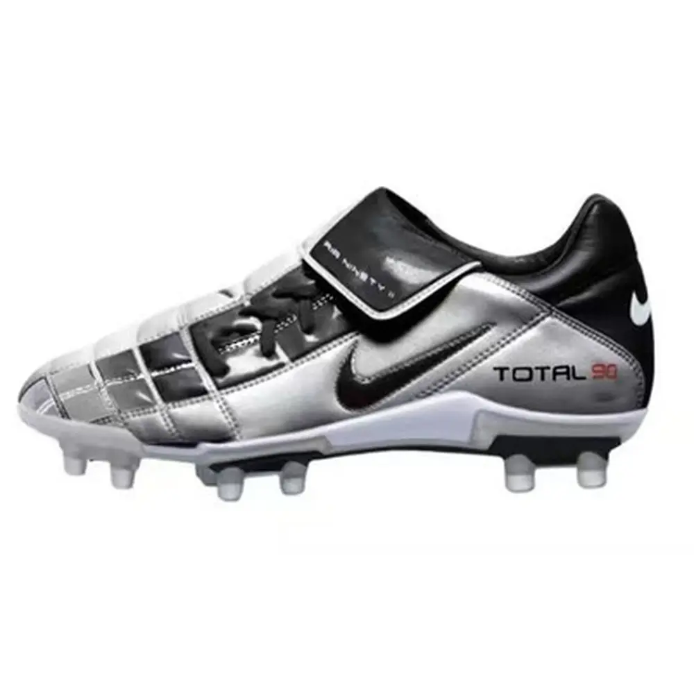 Chuteira Campo Nike Total 90 FG Prata e Preta