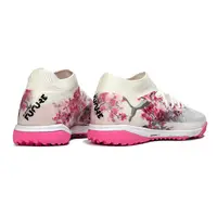 Chuteira Society Puma Future 8 TF Rosa e Branco | Farda de Boleiro - imagem 5