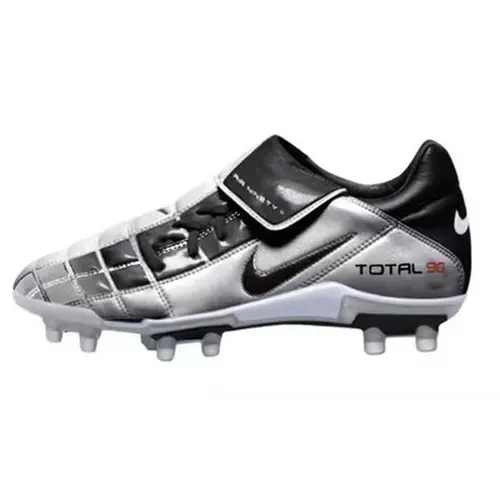 Chuteira Campo Nike Total 90 FG Prata e Preta