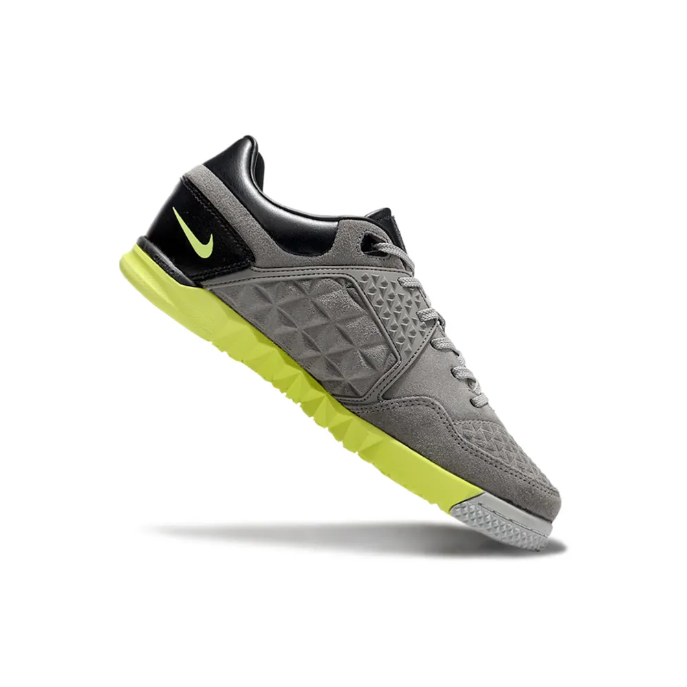 Chuteira Nike 5 Street Gato IC | Desempenho e Estilo
