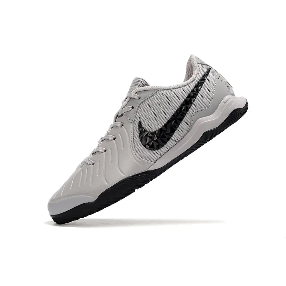 Chuteira Nike Tiempo Legend 10 IC | Prata e Preto Desempenho