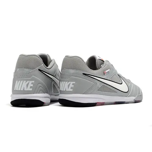 Chuteira Futsal Supreme x Nike SB Gato IC Cinza e Branca