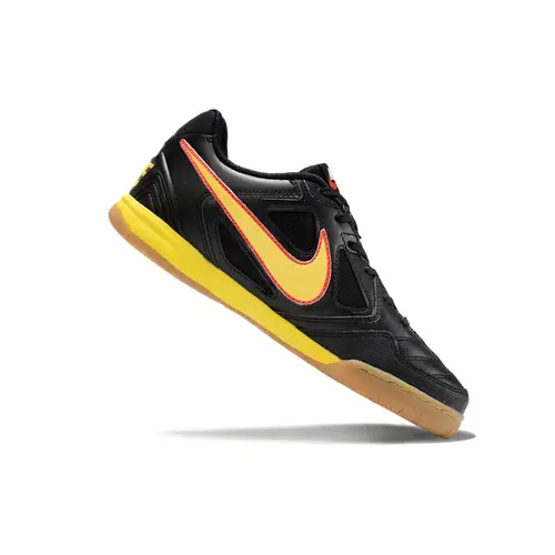 Chuteira Futsal Supreme x Nike SB Gato IC Preta, Amarelo e Vermelho
