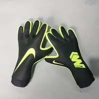Luva de Goleiro Nike Mercurial Touch Elite Preta e Verde - imagem 1