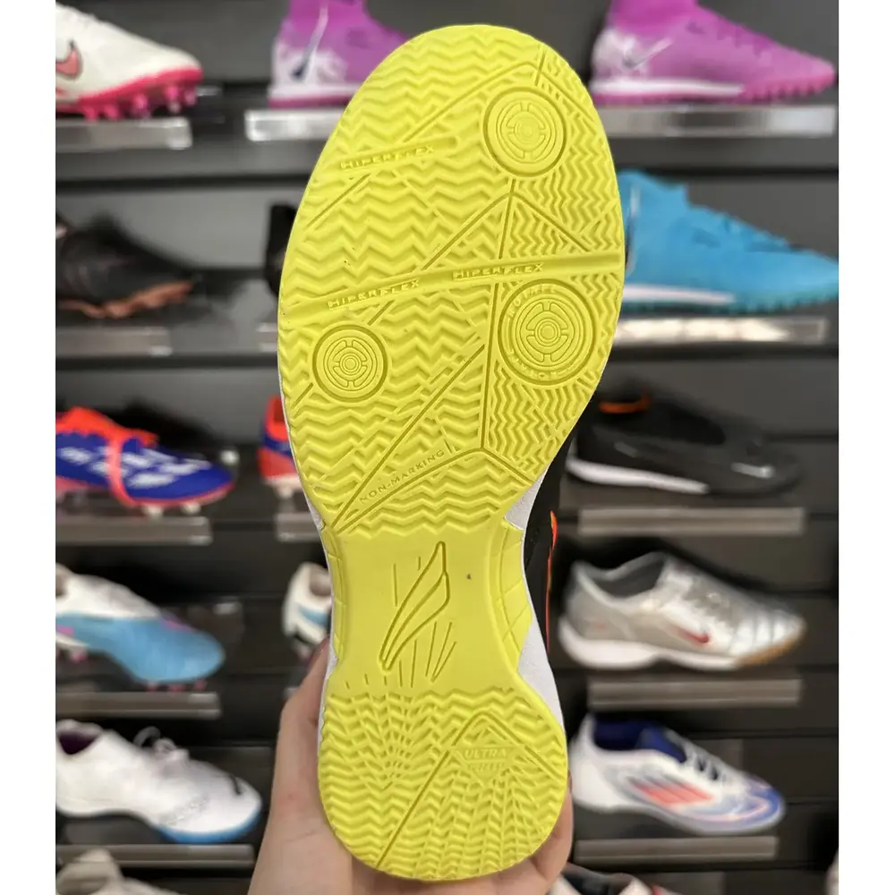 Chuteira Futsal Penalty | Leve e Confortável