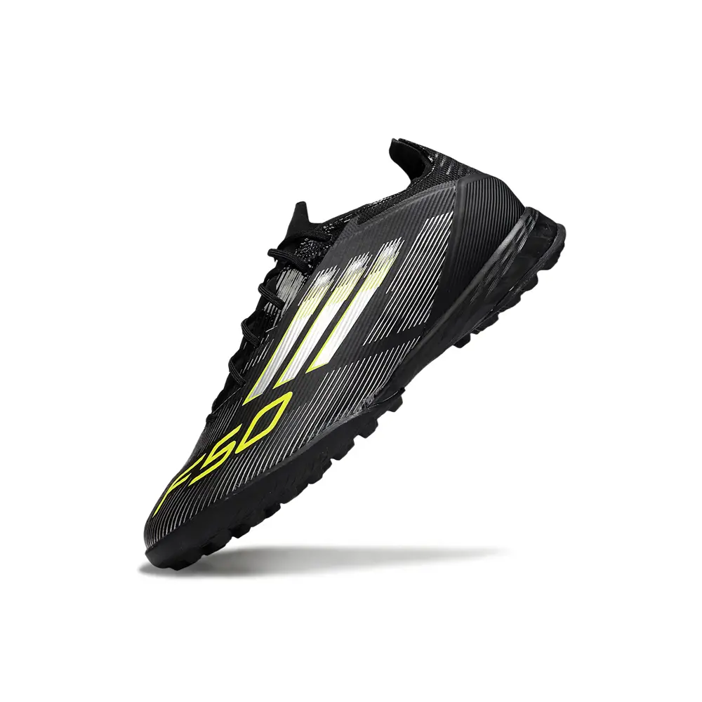 Chuteira Society Adidas | Visual agressivo e tecnológico