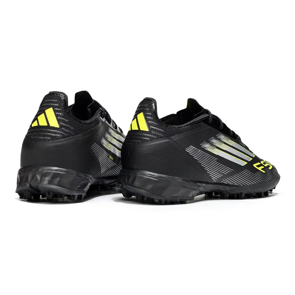 Chuteira Society Adidas | Visual agressivo e tecnológico