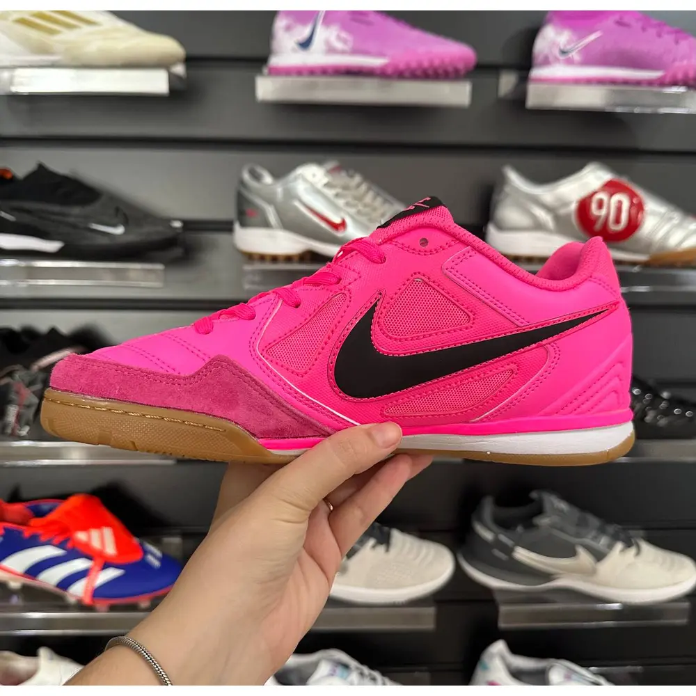 Chuteira Futsal Nike Supreme SB Gato IC Rosa e Preto