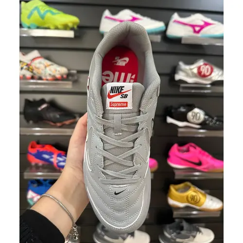 Chuteira Futsal Nike Supreme SB Gato IC Cinza - Pronta Entrega