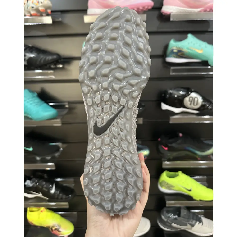 Chuteira Society Nike Phantom GX 2 Elite TF | Cinza e Preta