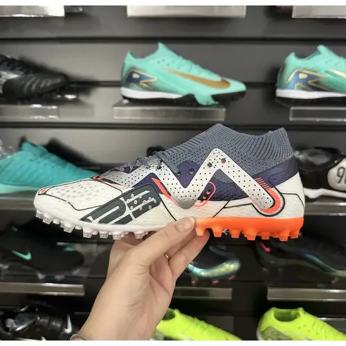 Chuteira Society Puma Future Ultimate MG Branca, Cinza e Laranja - Pronta Entrega