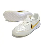 Chuteira Society Nike Tiempo TF Ronaldinho Branca e Dourada - imagem 5