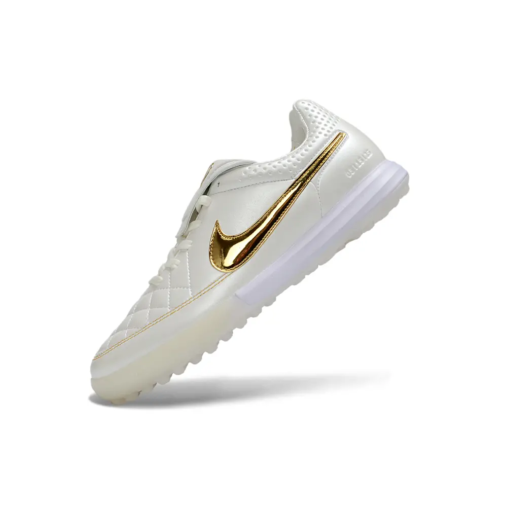 Chuteira Society Nike Tiempo TF Ronaldinho Branca e Dourada