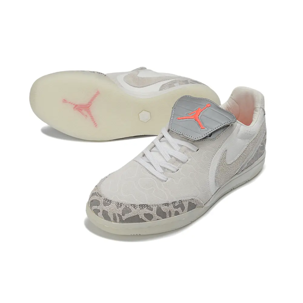 Chuteira Futsal Nike Tiempo Street Gato IC Bege e Cinza