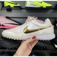 Chuteira Society Nike Tiempo TF Ronaldinho Branca e Dourada - Pronta Entrega - imagem 3