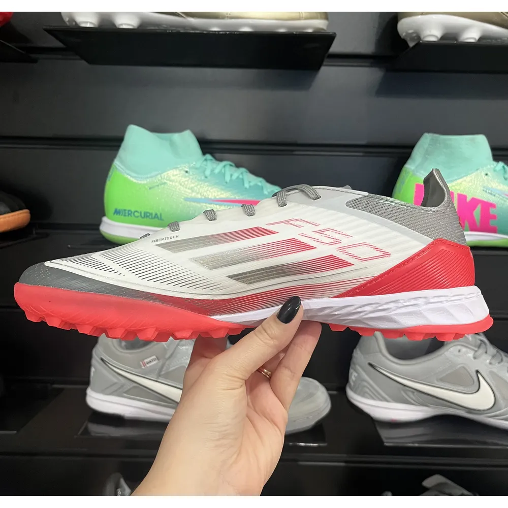 Chuteira Society Adidas F50 TF Branca, Cinza e Vermelha - Pronta Entrega