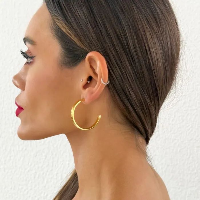 Brinco Folheado a Ouro 18k e Prata Argola Lisa P