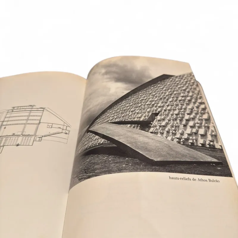 Livro Niemeyer — Luce Wilquin & André Delcourt (Éditions Alphabet, 1977) — Francês — Capa dura