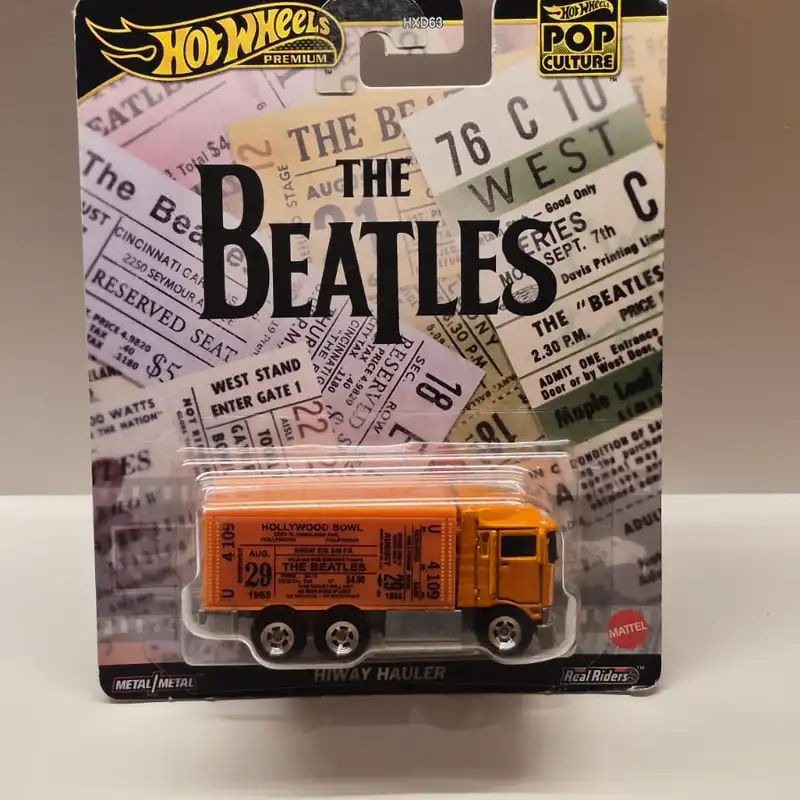 Hot Wheels Premium – Pop Culture The Beatles Hiway Hauler – Real Riders