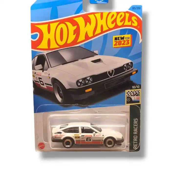 Hot Wheels – Retro Racers Alfa Romeo GTV6 Branco (10/10) — New for 2023 (185/250)