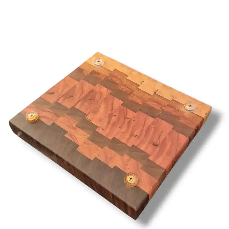 Tábua End Grain Mosaico Escalonado — Marfim, Pau Ferro e Ipê Roxo (24,5 × 22 × 4 cm)