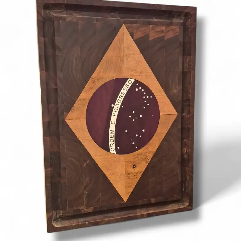Tábua Bandeira do Brasil em Marchetaria (Marfim, Ipê-roxo e Roxinho) – 51×37 cm