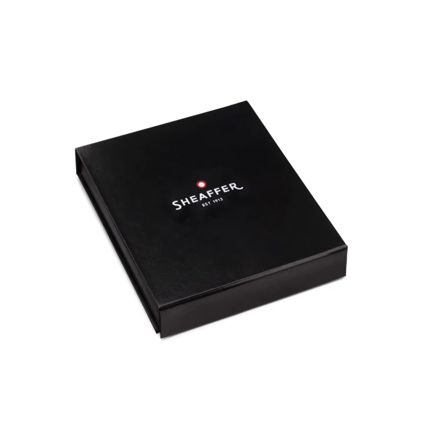 Gift Set Sheaffer 300 – Caneta Esferográfica Preto Brilhante com Acabamento Cromado + Porta-Caneta em Couro Legítimo