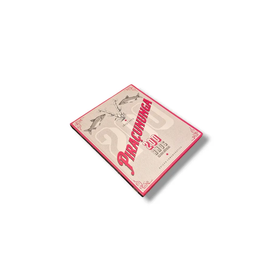 Livro Pirassununga: 200 Anos em 200 Rótulos — Milton Lima & Marcos Zaniboni (Companhia Müller de Bebidas, 2023) — Capa dura