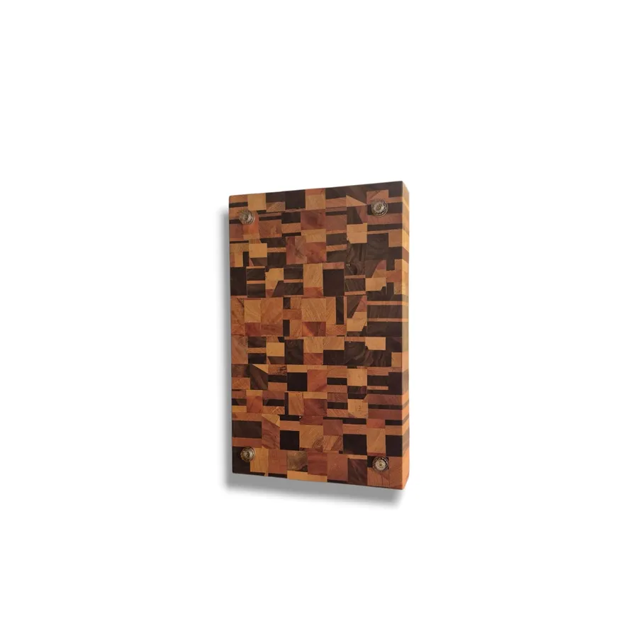 Tábua de Churrasco End Grain – Marchetaria Fragmentada em Marfim, Pau-Ferro e Ipê-Roxo
