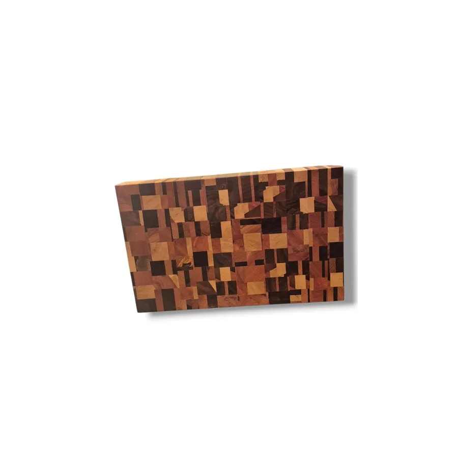 Tábua de Churrasco End Grain – Marchetaria Fragmentada em Marfim, Pau-Ferro e Ipê-Roxo