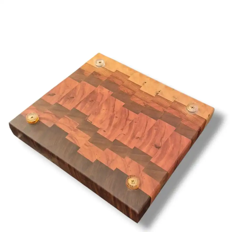 Tábua End Grain Mosaico Escalonado — Marfim, Pau Ferro e Ipê Roxo (24,5 × 22 × 4 cm)