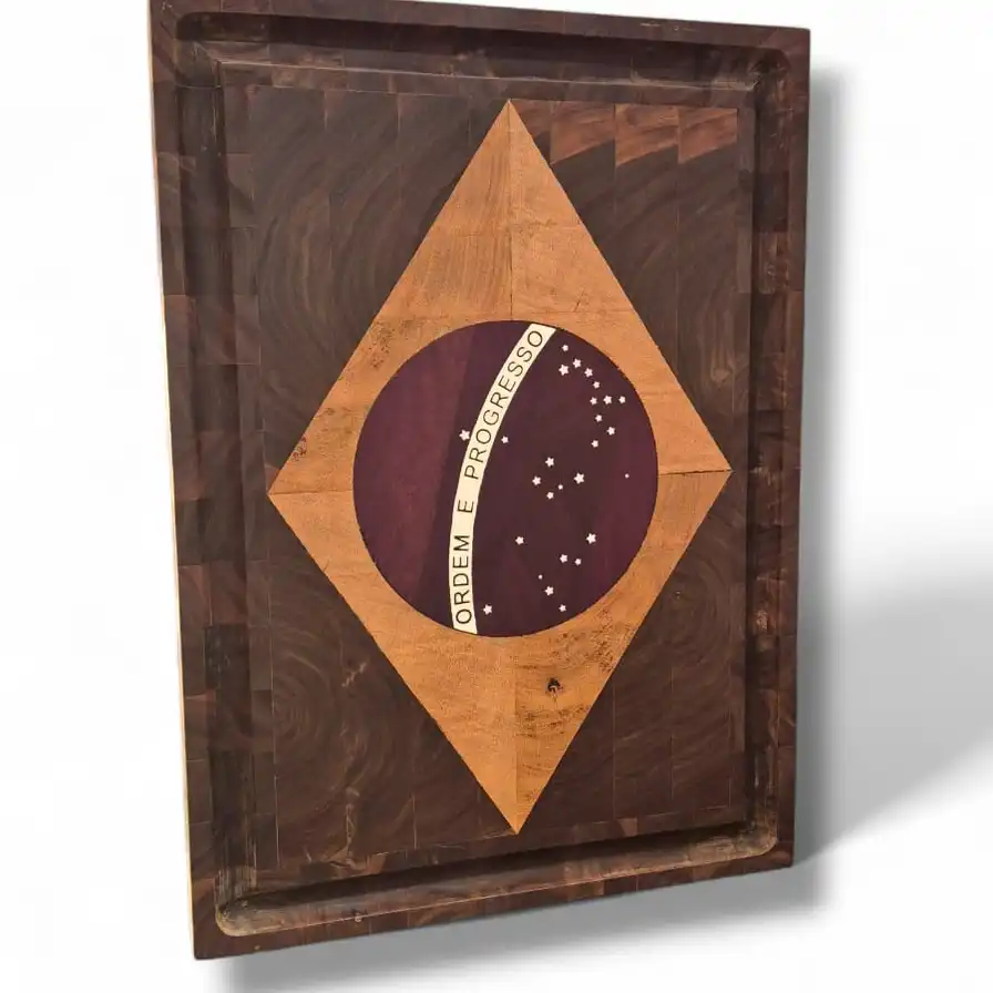 Tábua Bandeira do Brasil em Marchetaria (Marfim, Ipê-roxo e Roxinho) – 51×37 cm