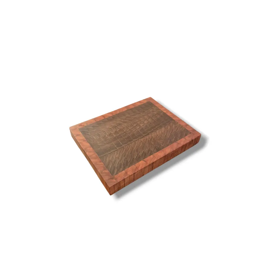Tábua End Grain “Moldura” — Ipê-roxo e Pau-ferro (42,5 × 32,5 × 4 cm)