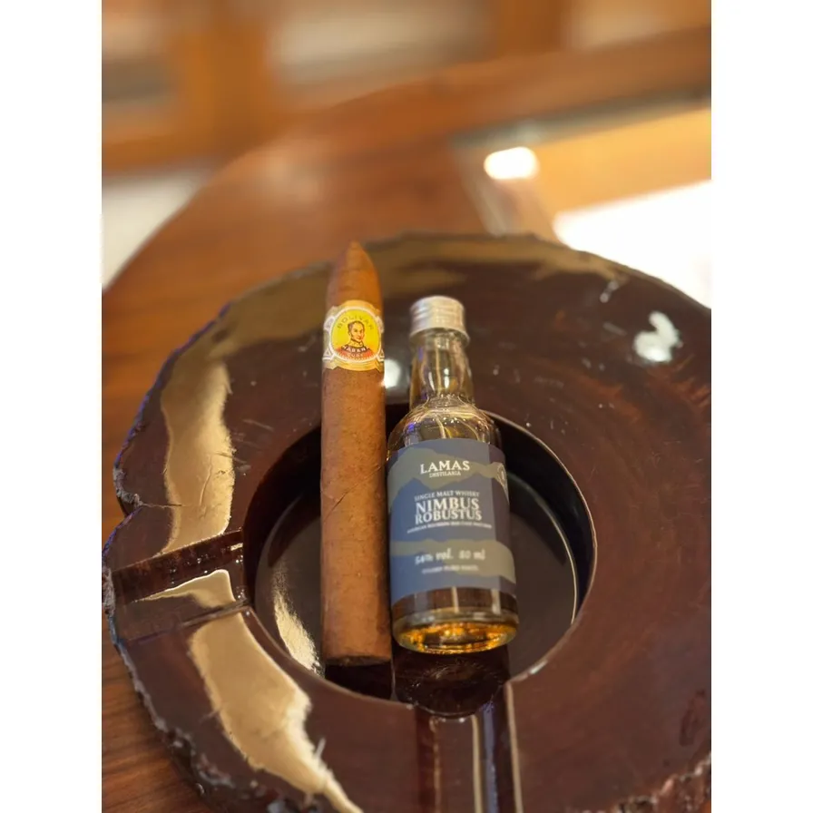 Whisky Lamas Nimbus Robustus + Charuto Bolívar Belicosos Finos