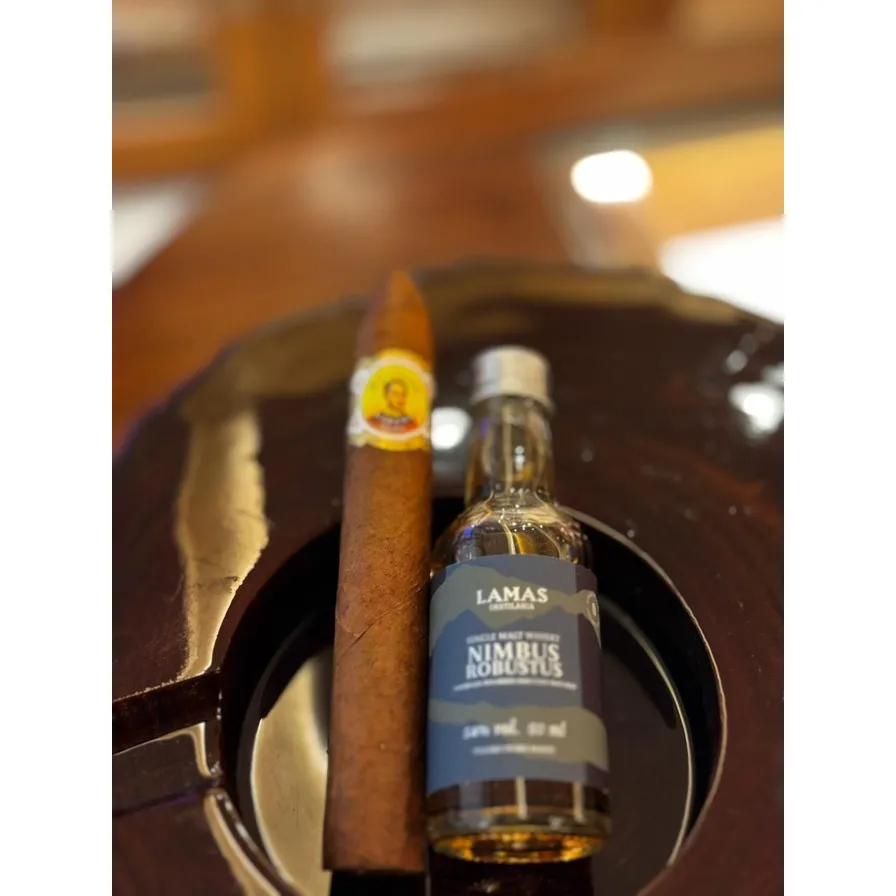 Whisky Lamas Nimbus Robustus + Charuto Bolívar Belicosos Finos