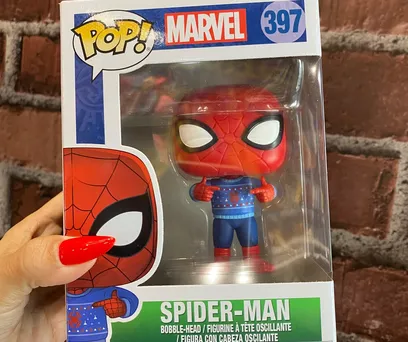Funko Pop Marvel - Homem-Aranha com Sweater Natalino 397