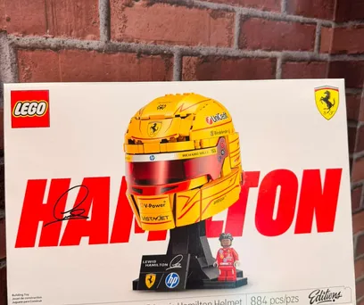 LEGO Capacete Scuderia Ferrari HP Lewis Hamilton