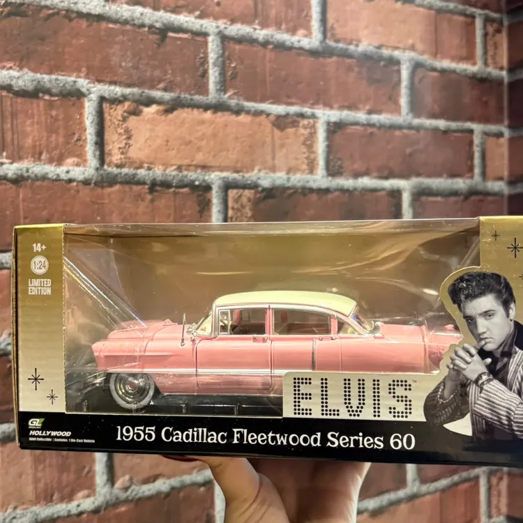Miniatura Elvis Presley – 1955 Cadillac Fleetwood Series 60 Pink Cadillac 1:24 