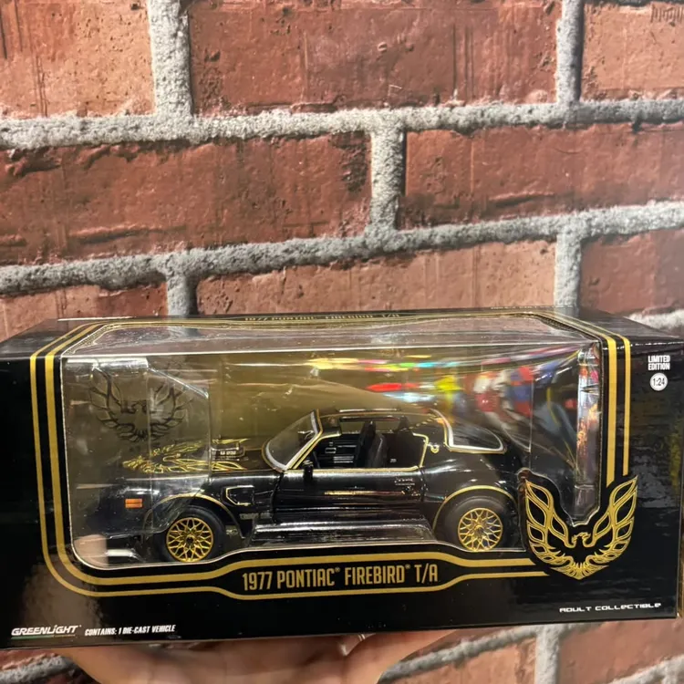 Miniatura GreenLight 1977 Pontiac Firebird T/A – 1:24