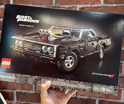 LEGO Technic Velozes e Furiosos Dodge Charger R/T (42231)