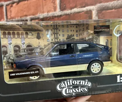 Miniatura 1/24 1989 VOLKSWAGEN GOL GTi AZUL SERIE CALIFORNIA CLASSICS