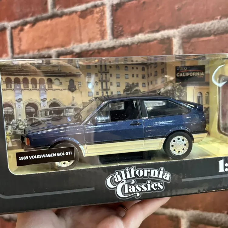 Miniatura 1/24 1989 VOLKSWAGEN GOL GTi AZUL SERIE CALIFORNIA CLASSICS