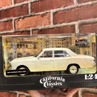 MINIATURA 1/24 1969 CHEVROLET OPALA LUXO BRANCO COM INTERIOR VERMELHO SERIE CALIFORNIA CLASSICS  - imagem 1