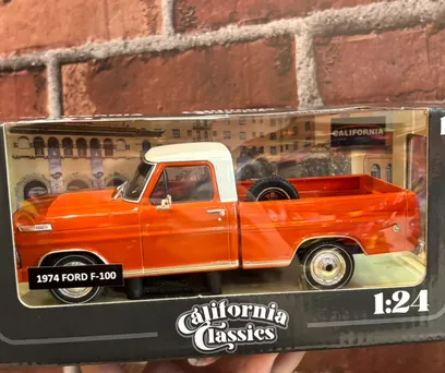 MINIATURA 1/24 1974 FORD F-100 PICK UP LARANJA SERIE CALIFORNIA CLASSIC