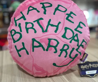 ALMOFADA FORMATO BOLO REDONDA HAPPY BIRTHDAY  HARRY POTTER 