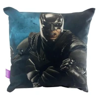 ALMOFADA 40X40 INJUSTICE BATMAN - DC COMICS  - imagem 1